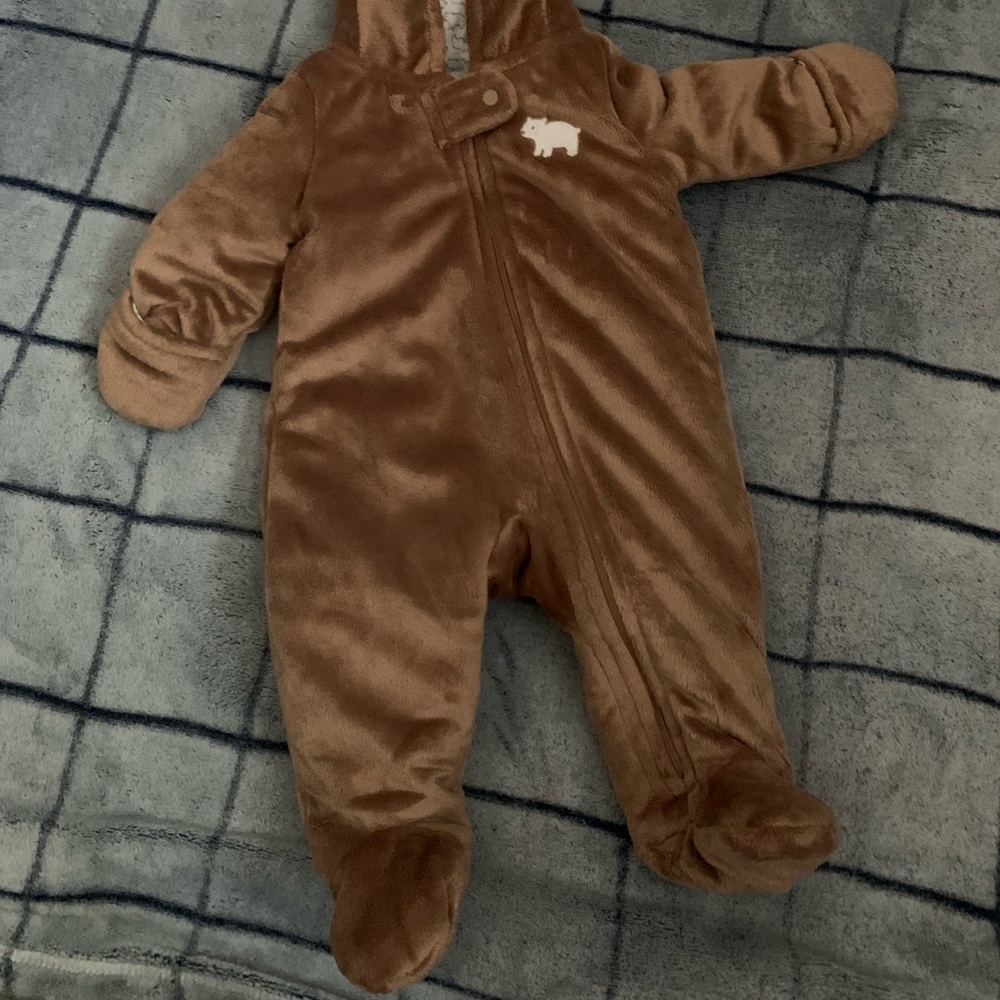 🍒🍒 Like-new Carter’s pram suit, 0-3 Months